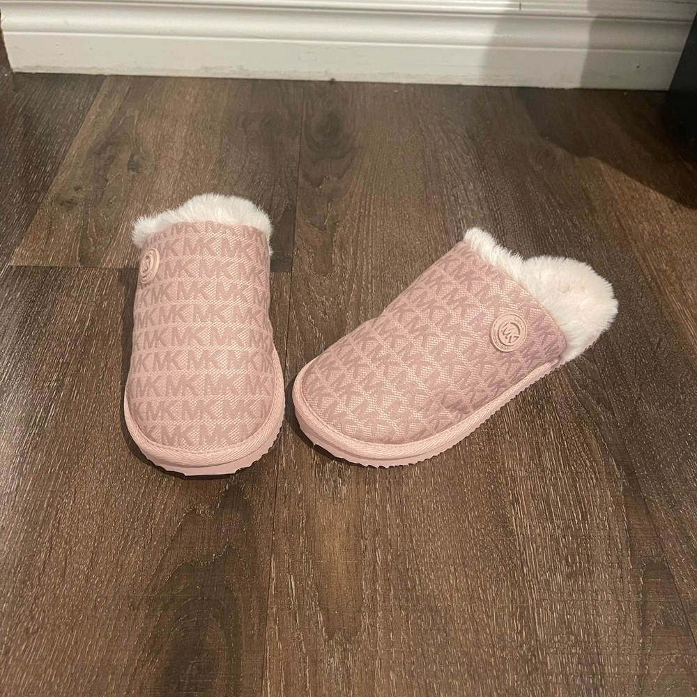 Michael Kors Light Pink Slippers